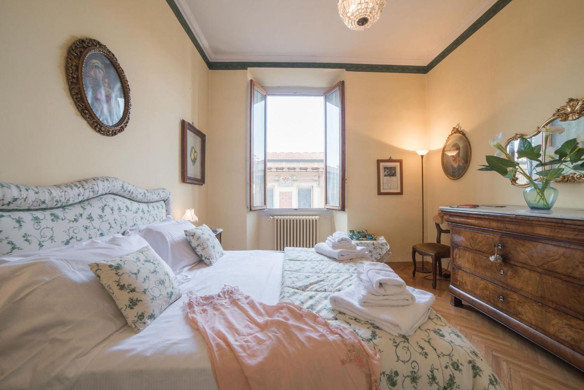 Italian Experience-Duomo Suite Florence Exterior photo